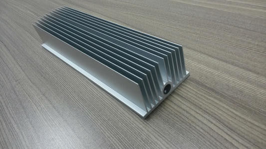 Perfis de alumínio do radiador do diodo emissor de luz da liga de alumínio para a lâmpada do túnel da lâmpada de rua